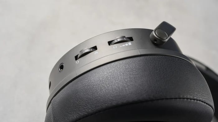 Audeze Maxwell – user-friendly controls