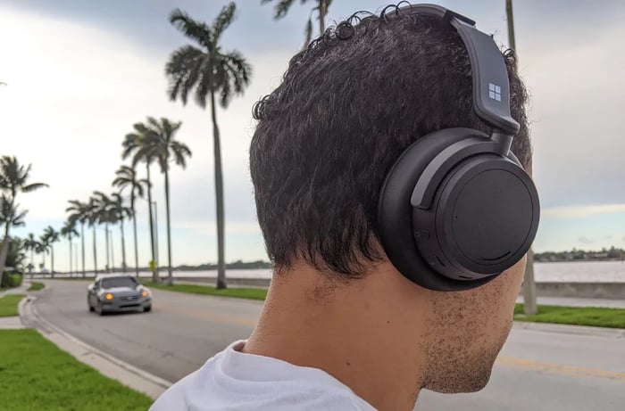 Surface Headphones 2 ambient noise control