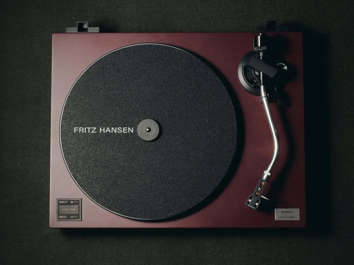 Turntable and lamp duo creating an inviting listening nook
