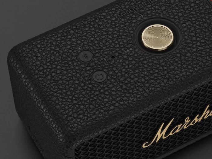 360-degree sound fills any outdoor setting effortlessly