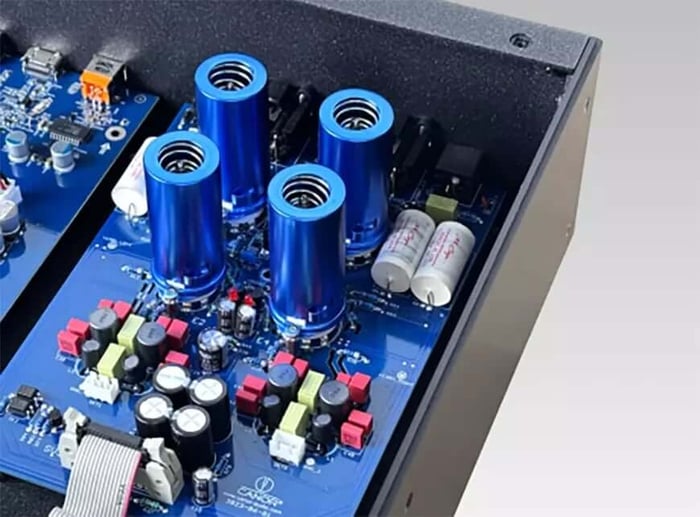 Close-up of the glowing tubes that define Canor’s warm sound signature.