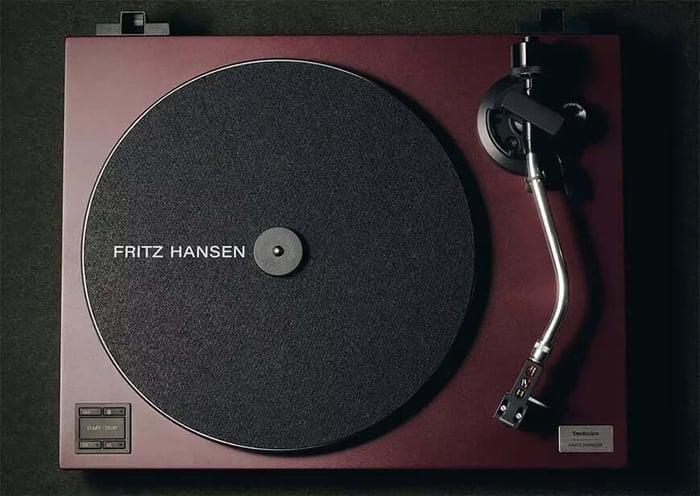 Technics SL-40CBT Turntable in striking burgundy finish