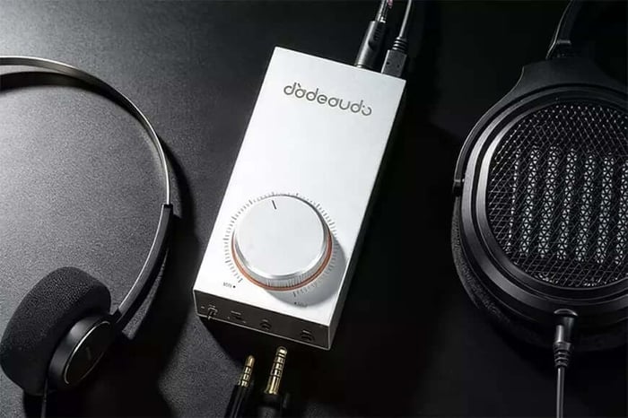 Compact and sturdy design with a clear analog vibe