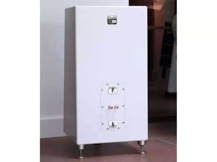Closeup of the triple vertical linear arrays with BMR drivers