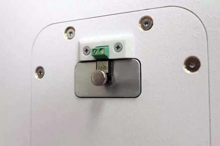 Detailed look at the ETLA cabinet and speaker drivers