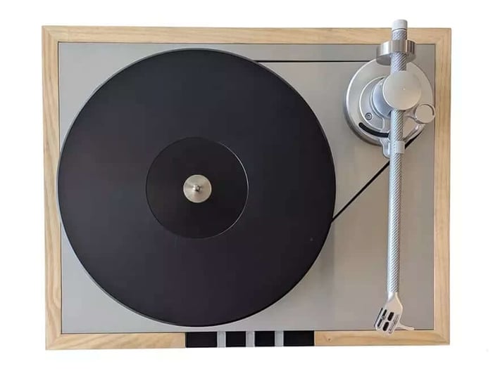 Detailed view of the Elevation 45’s belt drive and platter