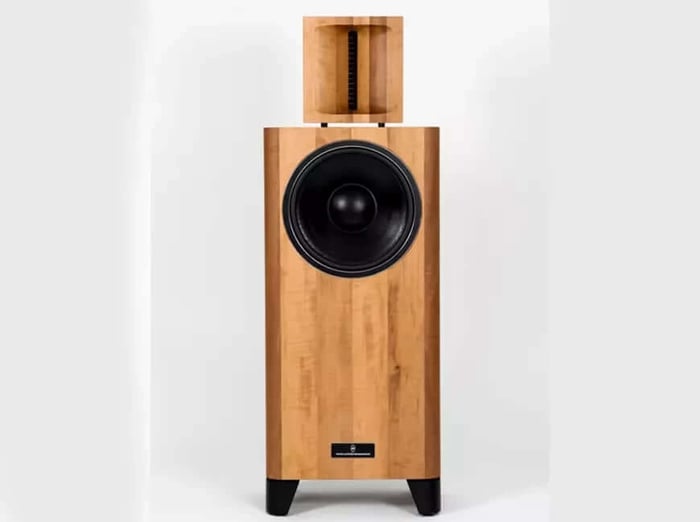 The WLM 300 B acoustic system, designed for sensitive, delicate tube amp sound.