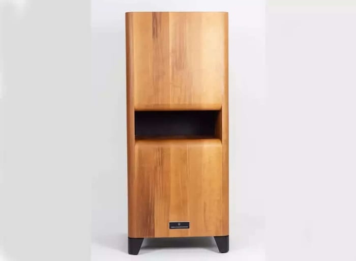 Wooden horn housing the AMT tweeter, ensuring warm, natural highs.