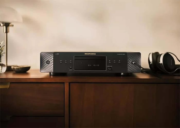 Marantz CD 70 CD player angled view