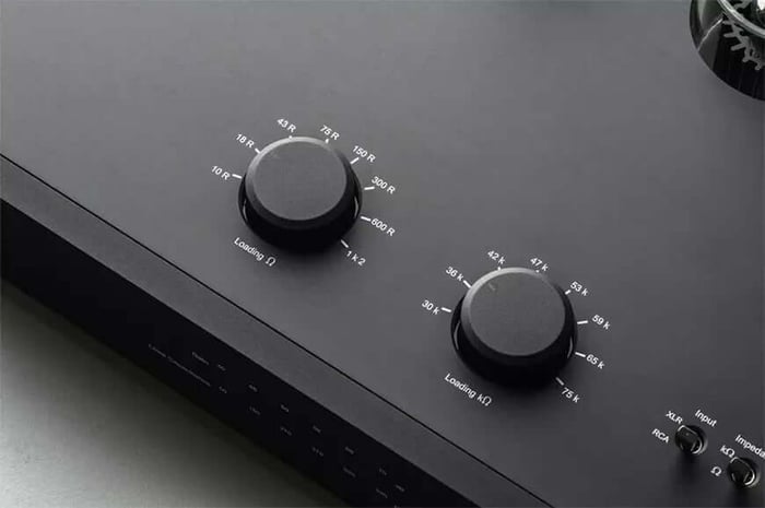 Phono preamp EAT E Glo CB showcasing hybrid tube-transistor design