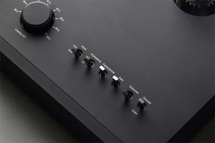 High-end components inside the EAT E Glo SB phono preamp