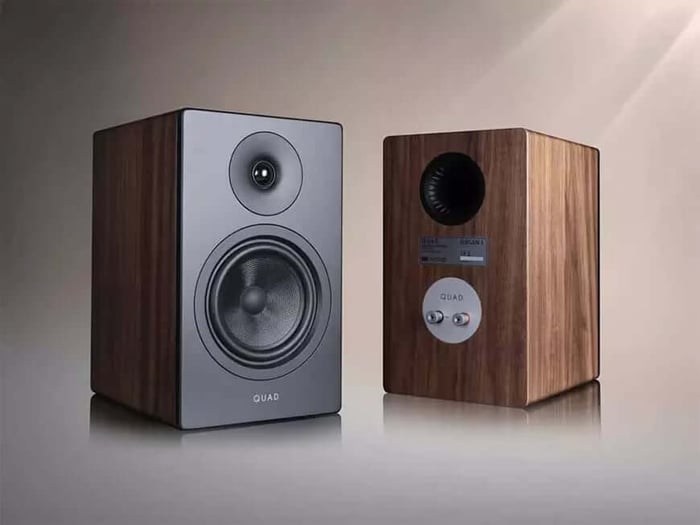 The QUAD Elegan 1 bookshelf model showcasing its sleek design and Kevlar driver