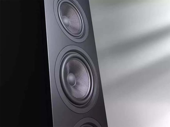 A rear and side glance at the Elegan 2 reveals its robust build and quality craftsmanship