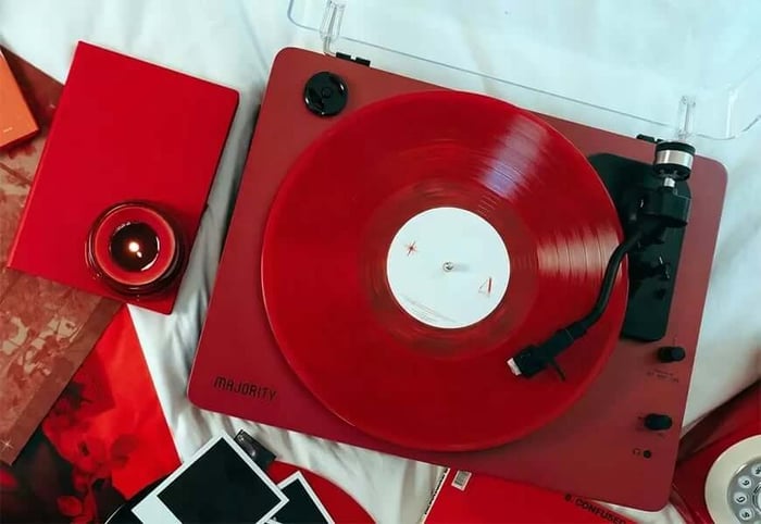 Majority Folio turntable showcasing its compact, all-in-one design