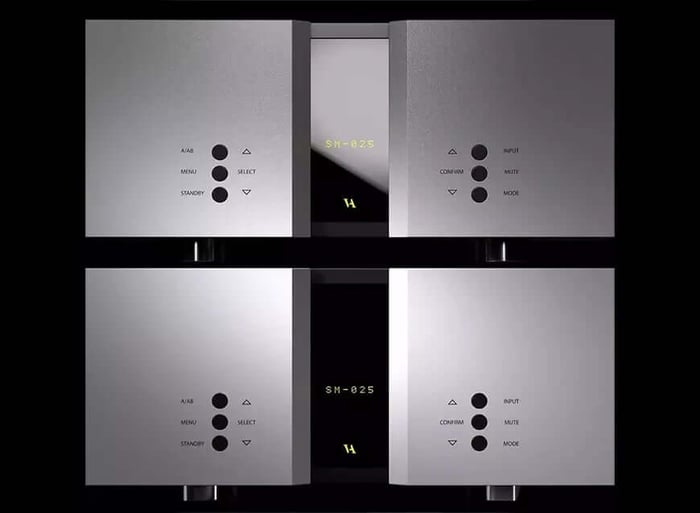 Vitus Audio SM-025 monoblocks showcase the brand’s signature design evolution.