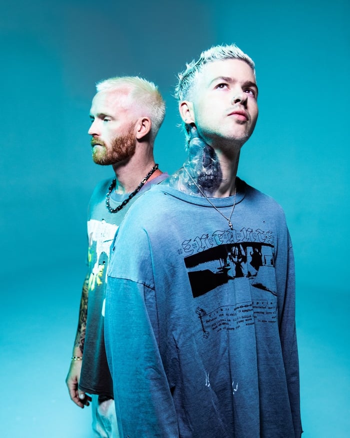 A snapshot of girlfriends’ energetic live set, proving two guys can totally rock the name.