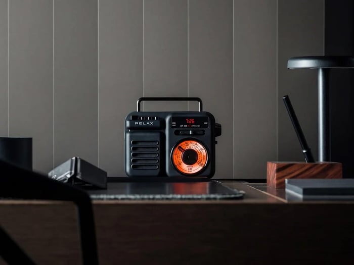 RetroWave 7-in-1 Radio in a warm vintage design