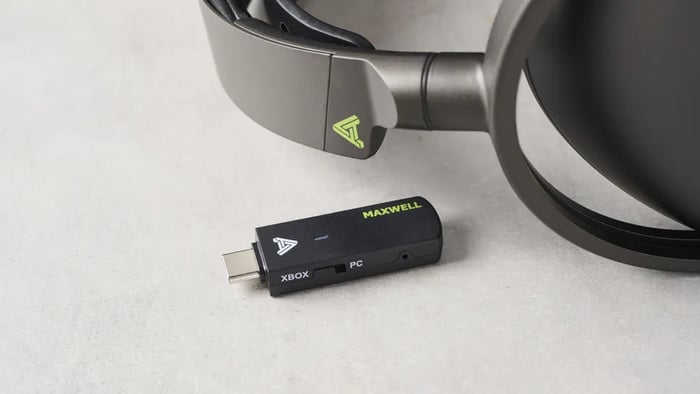 Audeze Maxwell – versatile wireless connection options