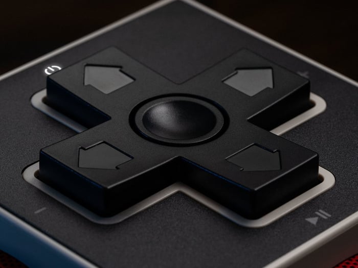 Side view showing wireless dongle slot under the dock