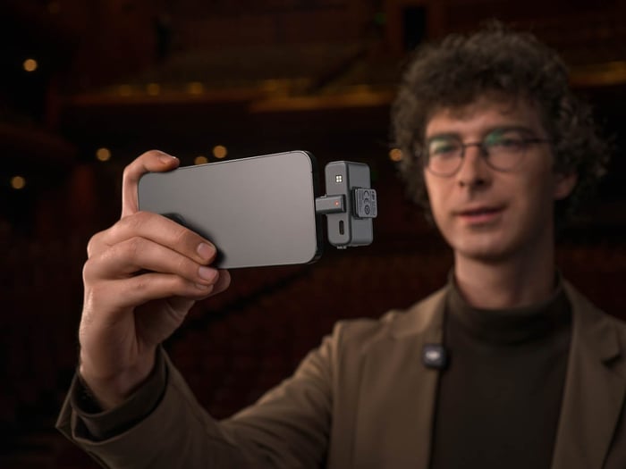 Mic 3 with phone, showing versatility