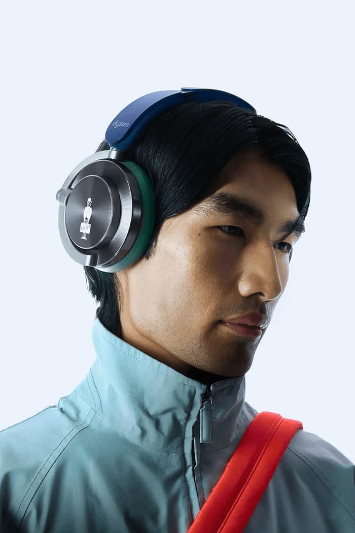 Dyson x Porter OnTrac headphones detail