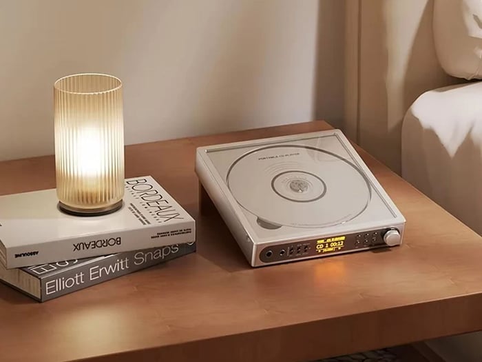 Metal chassis and elegant finishes of the DM15 R2R