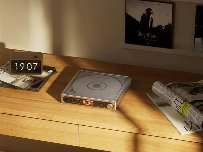 The DM15 R2R in hand, capturing its portability