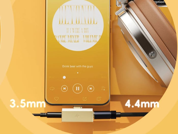 Fiio Snosky TINY dongle DAC showing dual 4.4mm balanced output jacks
