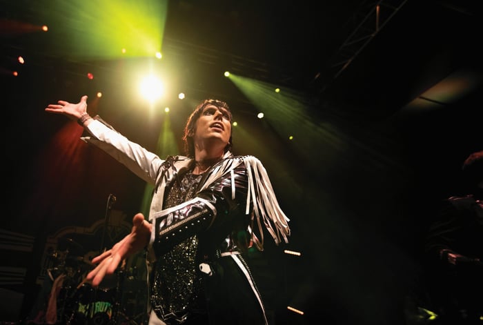 The Struts live performance, frontman in glitter and flamboyant outfit