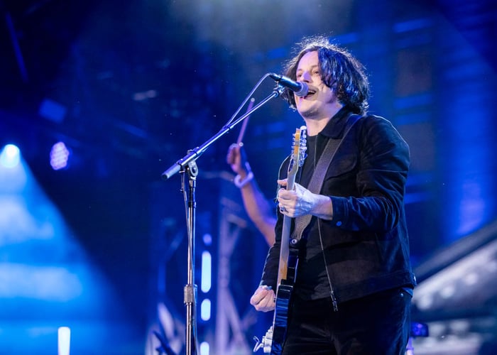Jack White and Eddie Vedder performance