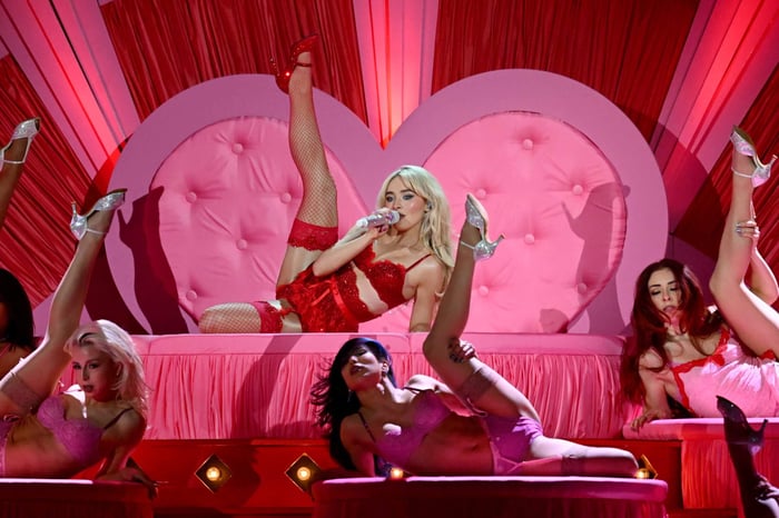 Sabrina Carpenter at the 2025 BRIT Awards in London (photo: Samir Hussein / WireImage)