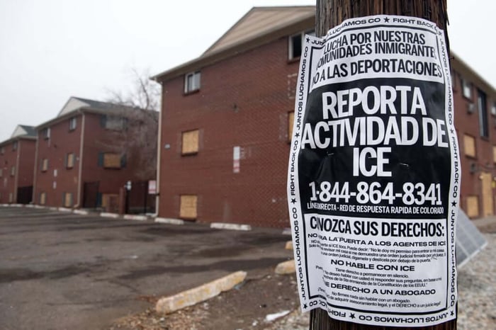 Anti-ICE flyer outside the Aurora, Colorado slumblock linked to Tren de Aragua