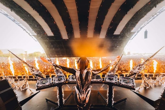 Sara Landry performing at 2025 Coachella