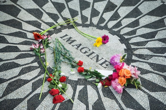The Strawberry Fields Memorial to John Lennon in Central Park, New York City (Credit:  Medioimages/Photodisc)