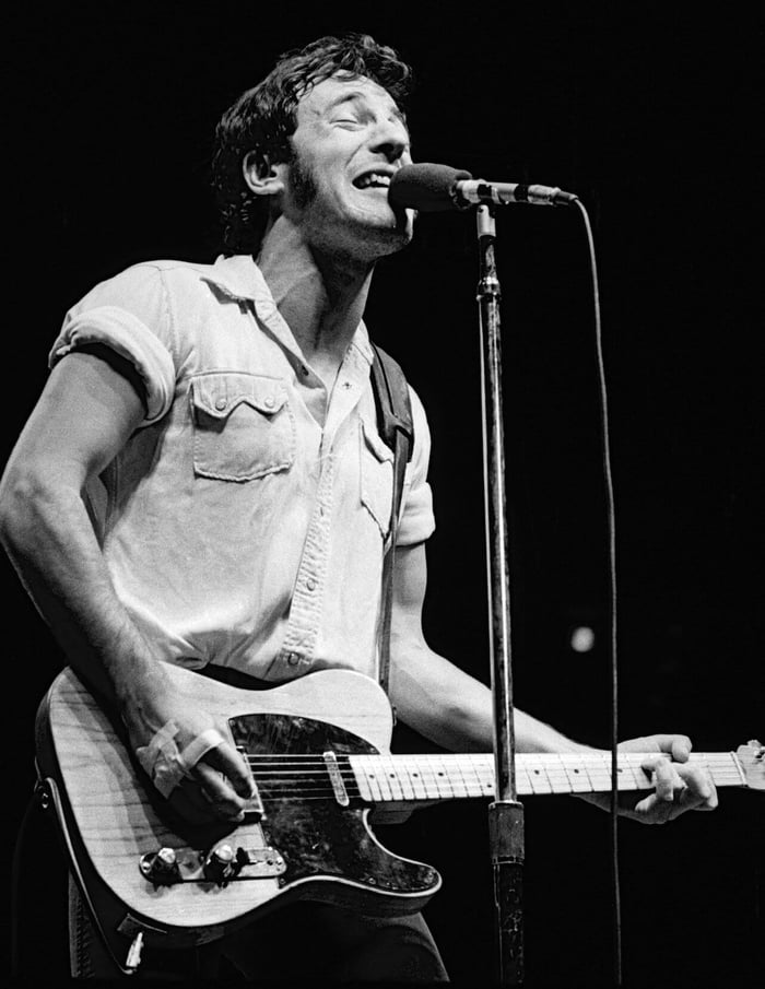 Springsteen performs in 1982