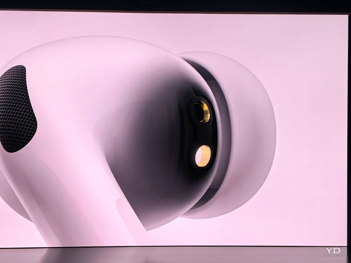 Health and fitness features in AirPods Pro 3