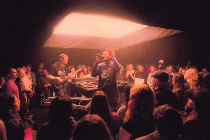 Arlo Parks and Baird performing in London, November 2025