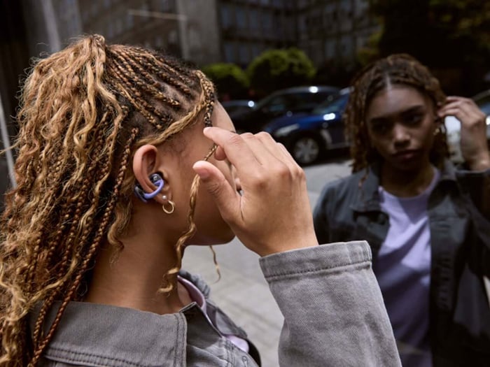 JBL Soundgear CLIPS earbuds at CES 2026