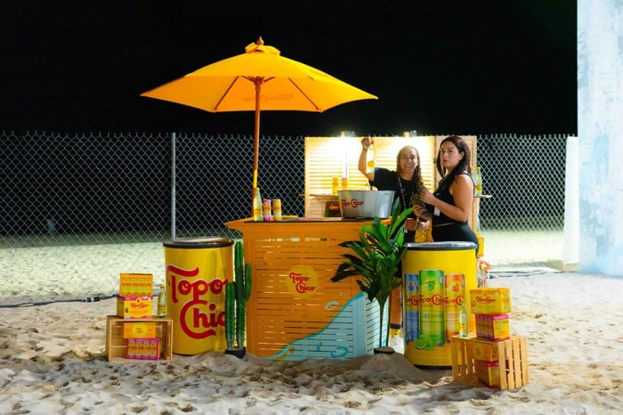 CeeLo Green’s vibrant performance lit up the Miami night.