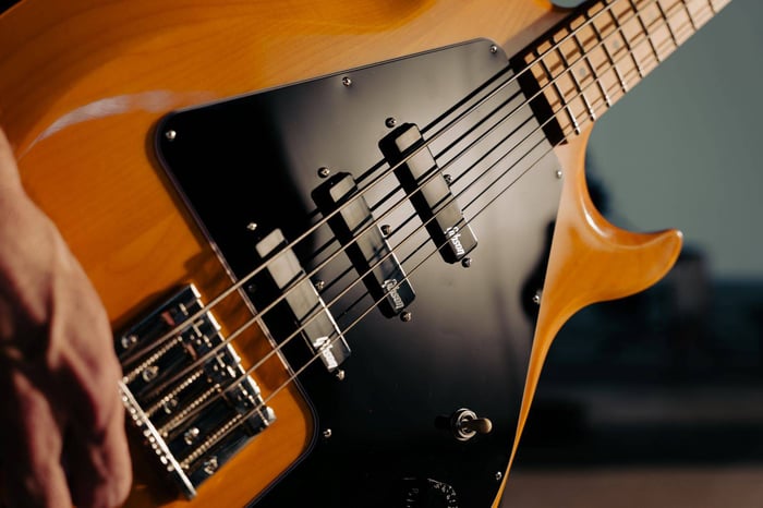 Mike Dirnt on stage with the Grabber G-3 bass