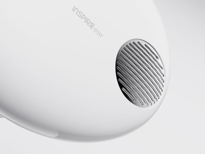 Close detail on magnetic tips and flexible ear loops