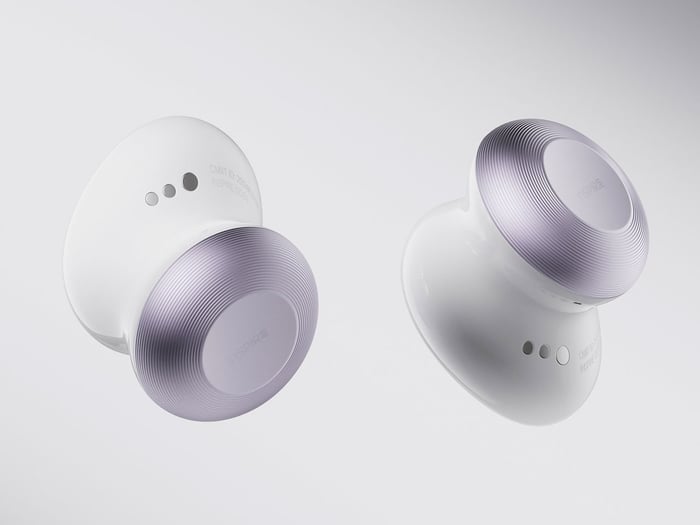 Multiple views highlight the chic design and hybrid functionality