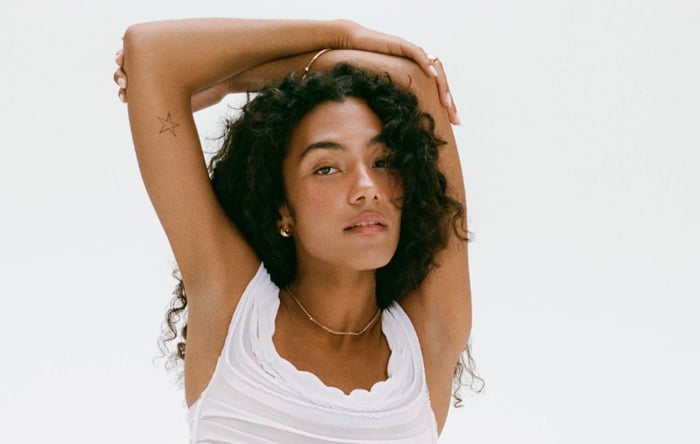 Olivia Dean portrait