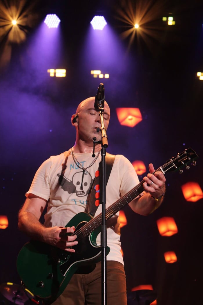 Live Performing Lightning Crashes