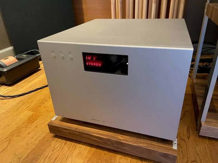 The mighty Soulution 717 power amplifier