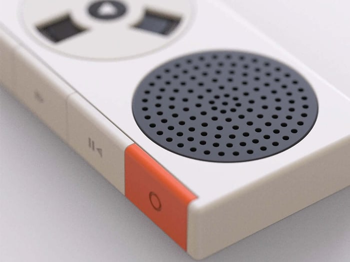 Mono speaker and spinning cassette front