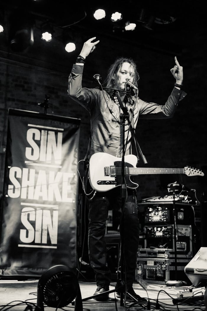 Sin Shake Sin’s new single Misinformation features power-packed drumming by Dave Abbruzzese.