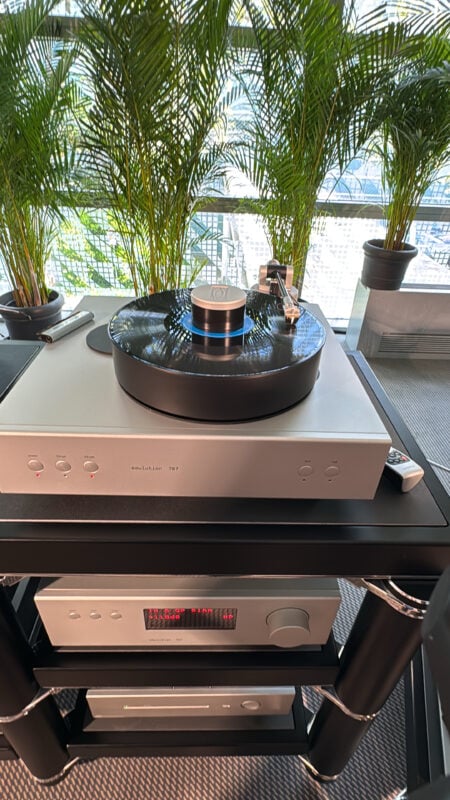 Soulution Turntable