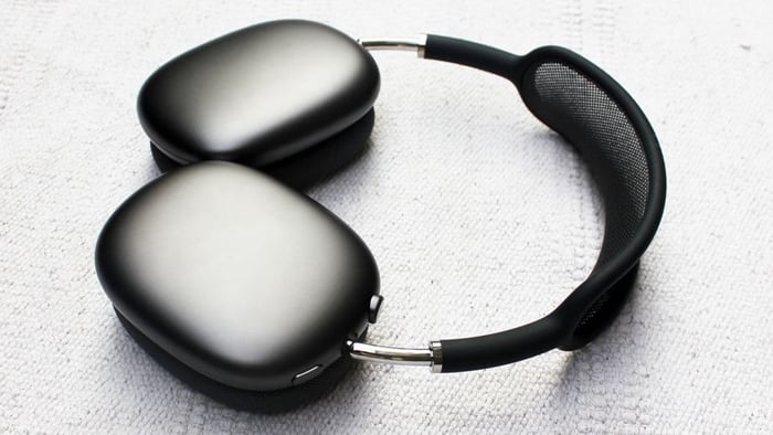 AirPods Max Digital Crown and Controls