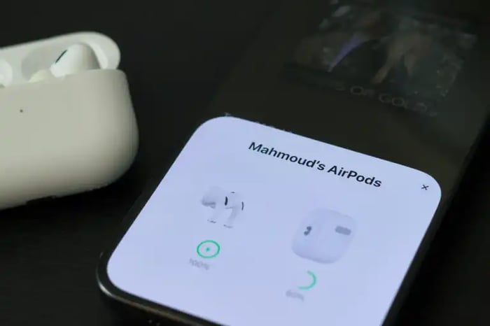 AirPods Pro 2 showing head gesture functionality